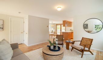 42 Waverly Rd, Branford, CT 06405