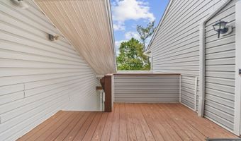 10 Stonyridge Dr, Bayonne, NJ 07035