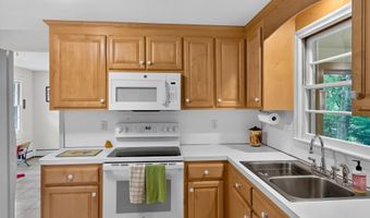 437 Lovely St, Avon, CT 06001
