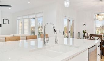 1007 28th St SW, Austin, MN 55912