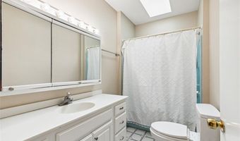93 Church St, Barrington, RI 02806