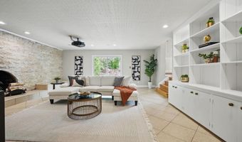 8121 BRIAR CREEK Dr, Annandale, VA 22003