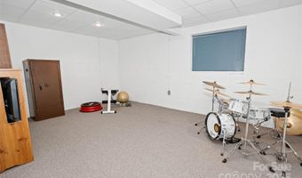 6 Oak Grove Rd, Arden, NC 28704