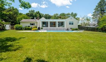 9 Apache Ln, Cumberland, RI 02864