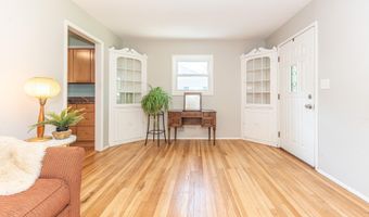 275 Highlake Ave, Ann Arbor, MI 48103