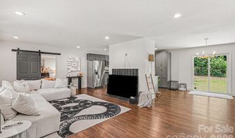 1027 Dresden Dr W, Charlotte, NC 28205