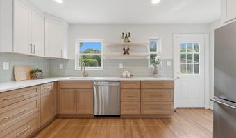 115 S IRIS St, Alexandria, VA 22304