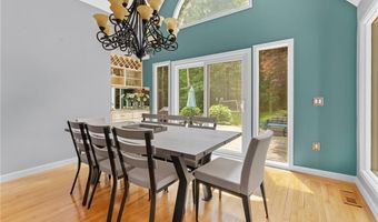 20 Beechwood Dr, Cranston, RI 02921