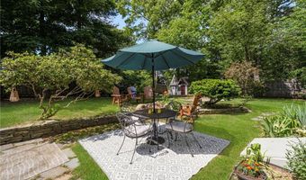 34 Terrace Dr, East Greenwich, RI 02818