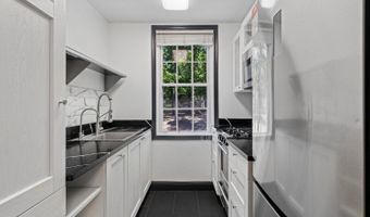 226 N THOMAS St 226-4, Arlington, VA 22203