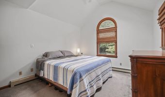 13 Swartzel Dr, Middletown, NJ 07748