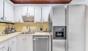 20400 W Country Club Dr 214, Aventura, FL 33180