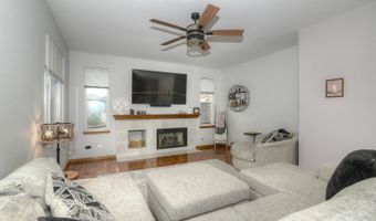 908 Mocking Bird Dr, Antioch, IL 60002