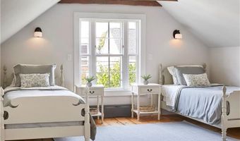 44 State St 2, Bristol, RI 02809
