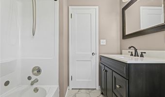 1042 Kingsway St, Alliance, OH 44601