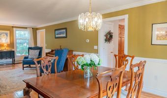 24 Surrey Ln, Falmouth, ME 04105