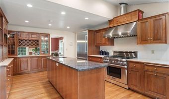 237 Highland Ave, Warwick, RI 02886