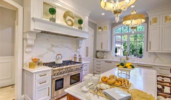 4 Pine Tree Ln, Lincoln, RI 02865