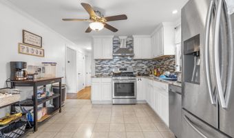 170 Red Oak Rd, Bridgeport, CT 06606