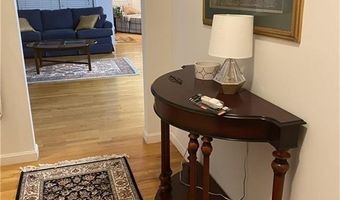 40 Fox Dr, Narragansett, RI 02882