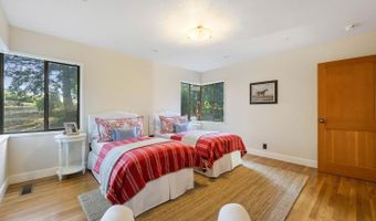 525 Keyes Ave, Angwin, CA 94508