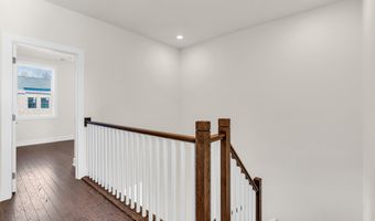 6 Augustus Dr, Middletown, NJ 07748