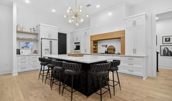 810 Caddo Dr, Benton, AR 72019