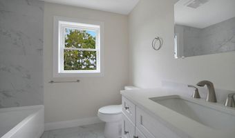 661 Main St, Acushnet, MA 02743
