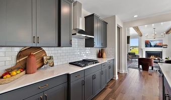 6151 N TRAILWOODS Dr, Ann Arbor, MI 48103