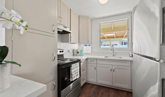 755 Kaipii St, Kailua, HI 96734