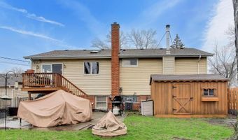 2819 N Kennicott Ave, Arlington Heights, IL 60004