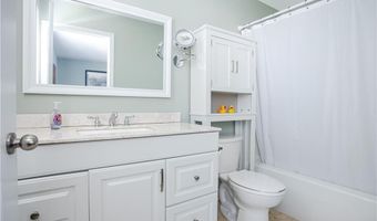 52 Bedlow Ave, Newport, RI 02840