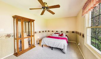 525 Skyline Dr, Algonquin, IL 60102