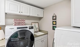 16 Canterbury Dr, Arden, NC 28704