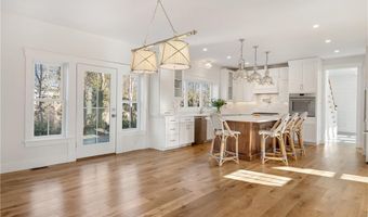 1 Knowlton Ct, Bristol, RI 02809