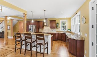 71 Norton Ave, Cranston, RI 02920