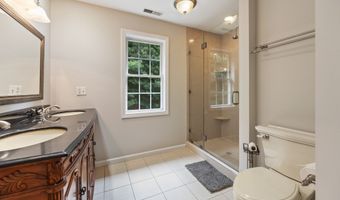 40 Nathan Hale Ct, Cheshire, CT 06410