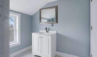188 Greene Ln, Middletown, RI 02842