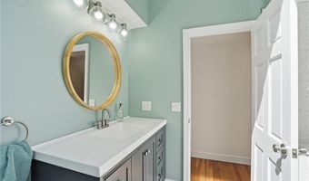 24 Wildflower Rd, Barrington, RI 02806