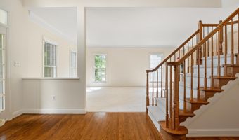 10604 MAPLECREST Ln, Potomac, MD 20854