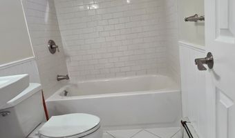 104 Yacht St, Bridgeport, CT 06605