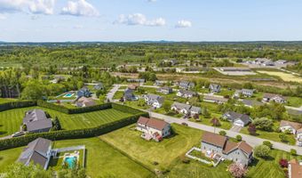 40 Hillview Dr, Bangor, ME 04401