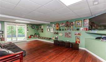 20 Birch View Ct, Cranston, RI 02921