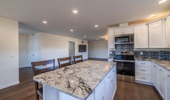 937 Carter St SW, Bandon, OR 97411