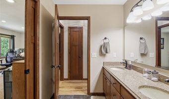 1301 Sandy Ridge Ln, Altoona, WI 54720