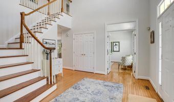 2385 WATTERS Gln, Falls Church, VA 22043