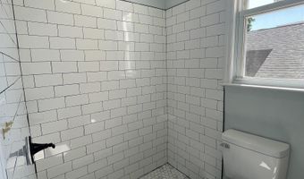 27 E 46TH St 3, Bayonne, NJ 07002