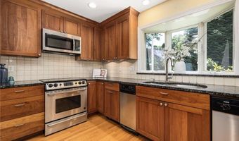 75 Markwood Dr, Barrington, RI 02806