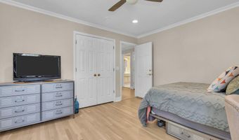 14 Bunker Hill Dr, Middletown, NJ 07748