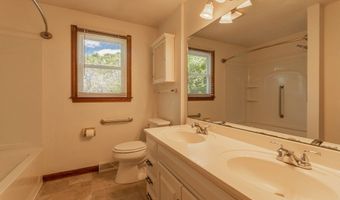 629 River Rd, Agawam, MA 01001